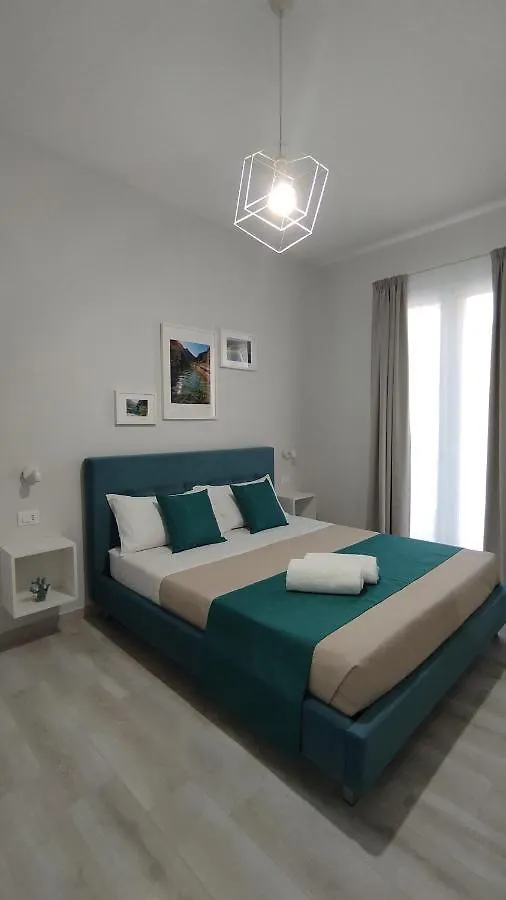 Bilateral B&B Avola