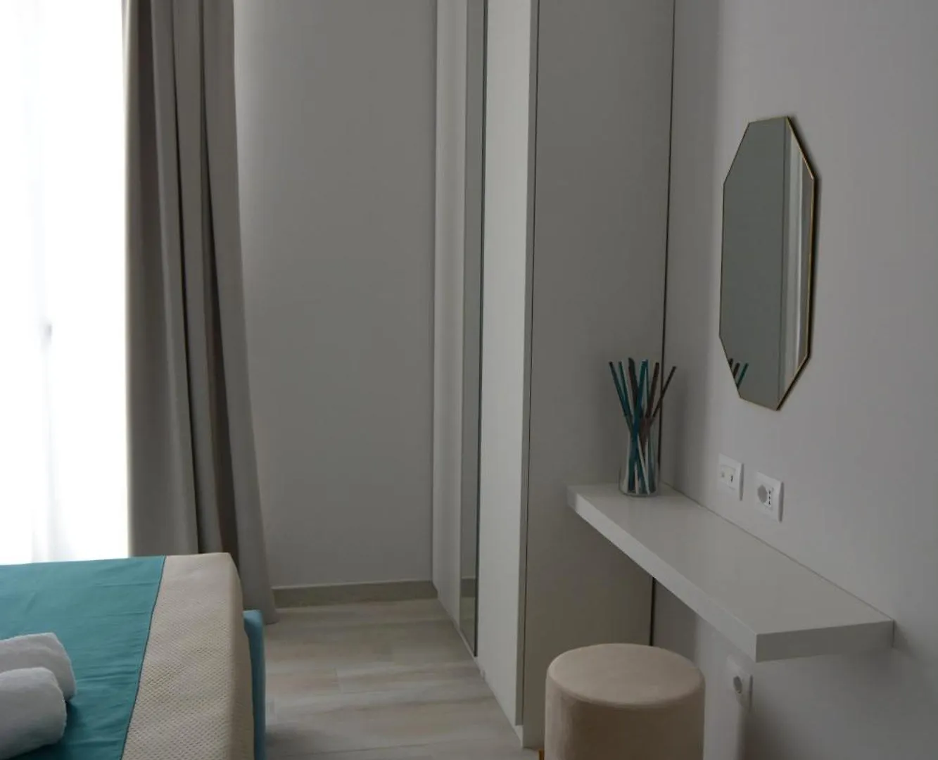 Bilateral B&B Avola 0*,